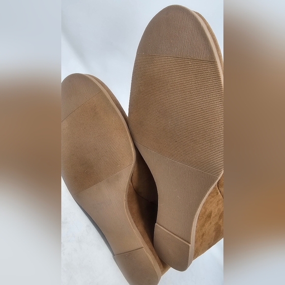 Maurices Women's Daisey Perforated Wedge Ankle Zip Bootie Tan Faux Suede Size 11 - Picture 11 of 14